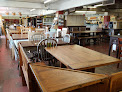 Negocio Howard Hill Furniture